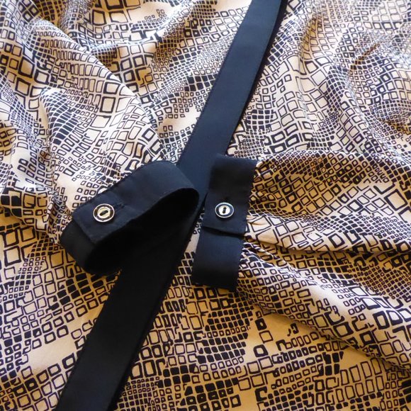 Trina Turk Meadows Top Button-up Silk Blouse Shirt Pink Tan Black Geo Pattern SM - Picture 10 of 15